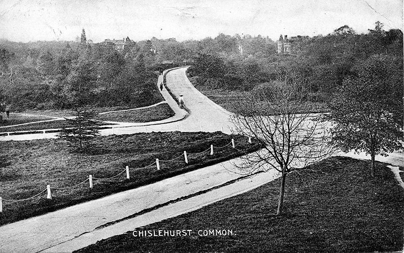 The start of Kemnal Road where it leaves Chislehurst Common