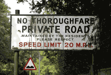 'No Thoroughfare' sign on Kemnal Road