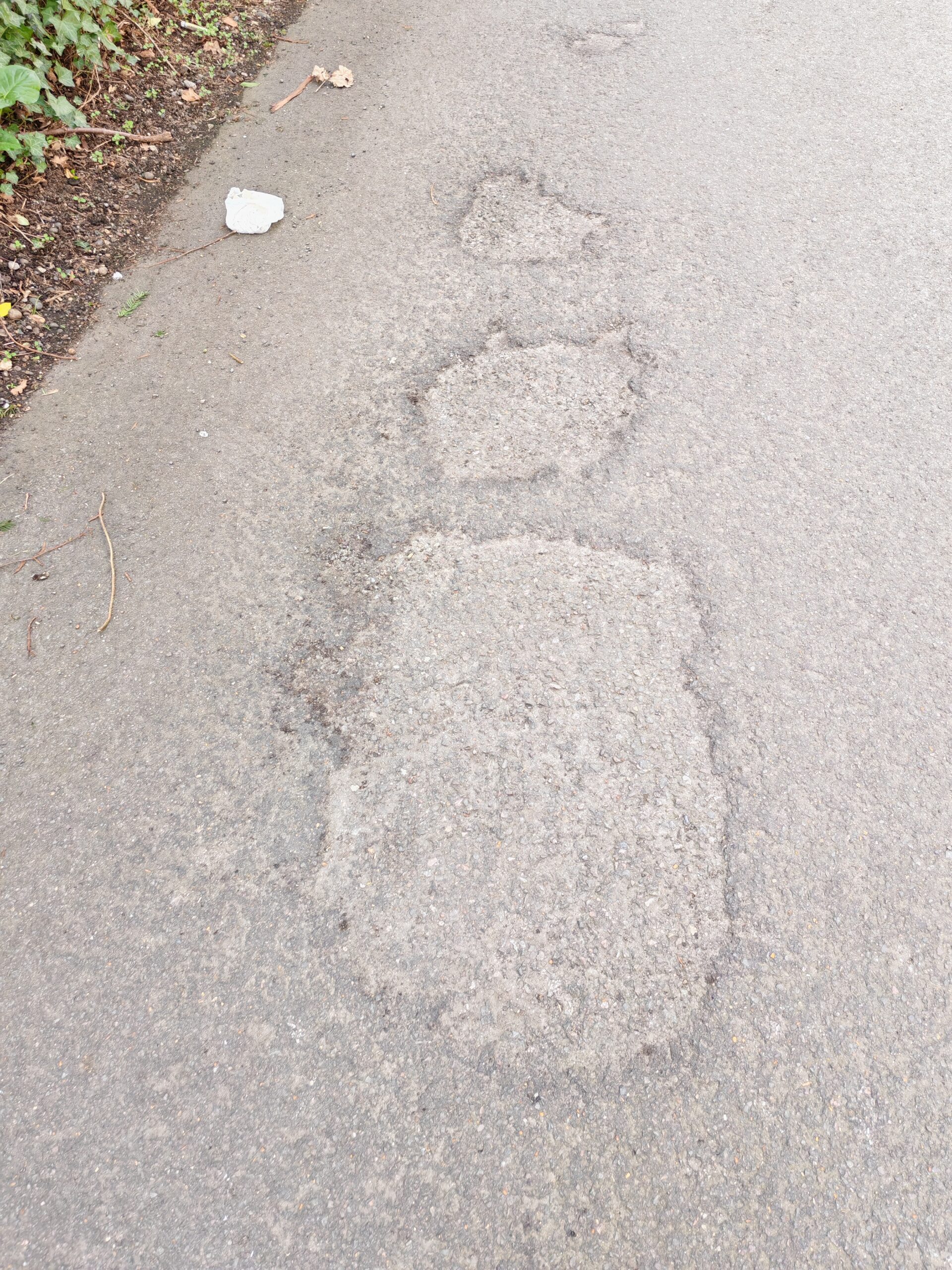 Pothole repairs on Kemnal Road